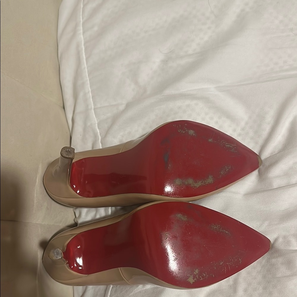 Christian Louboutin Tan Heels Timeless Elegance - Picture 4 of 6